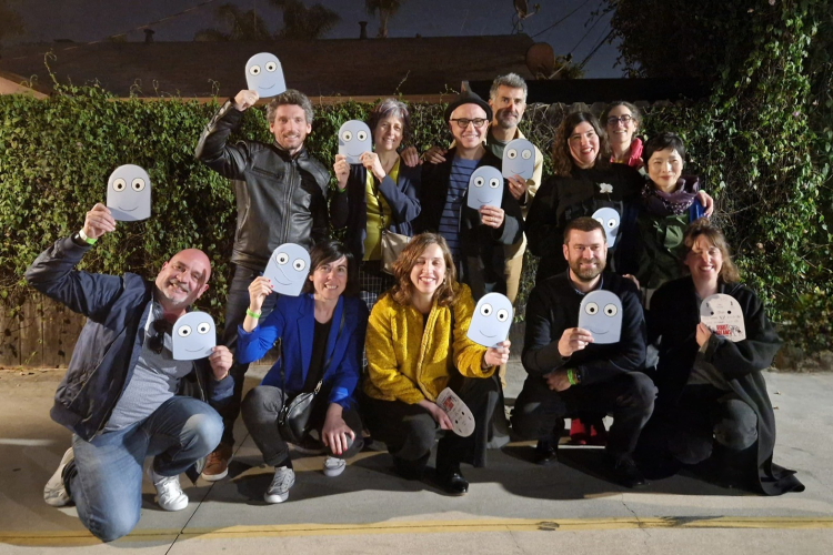 Fotografía de la delegación navarra junto con el equipo de Robot Dreams. 