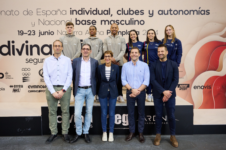 Fotografía de María Chivite junto con la representación española en los Juegos de París 2024
