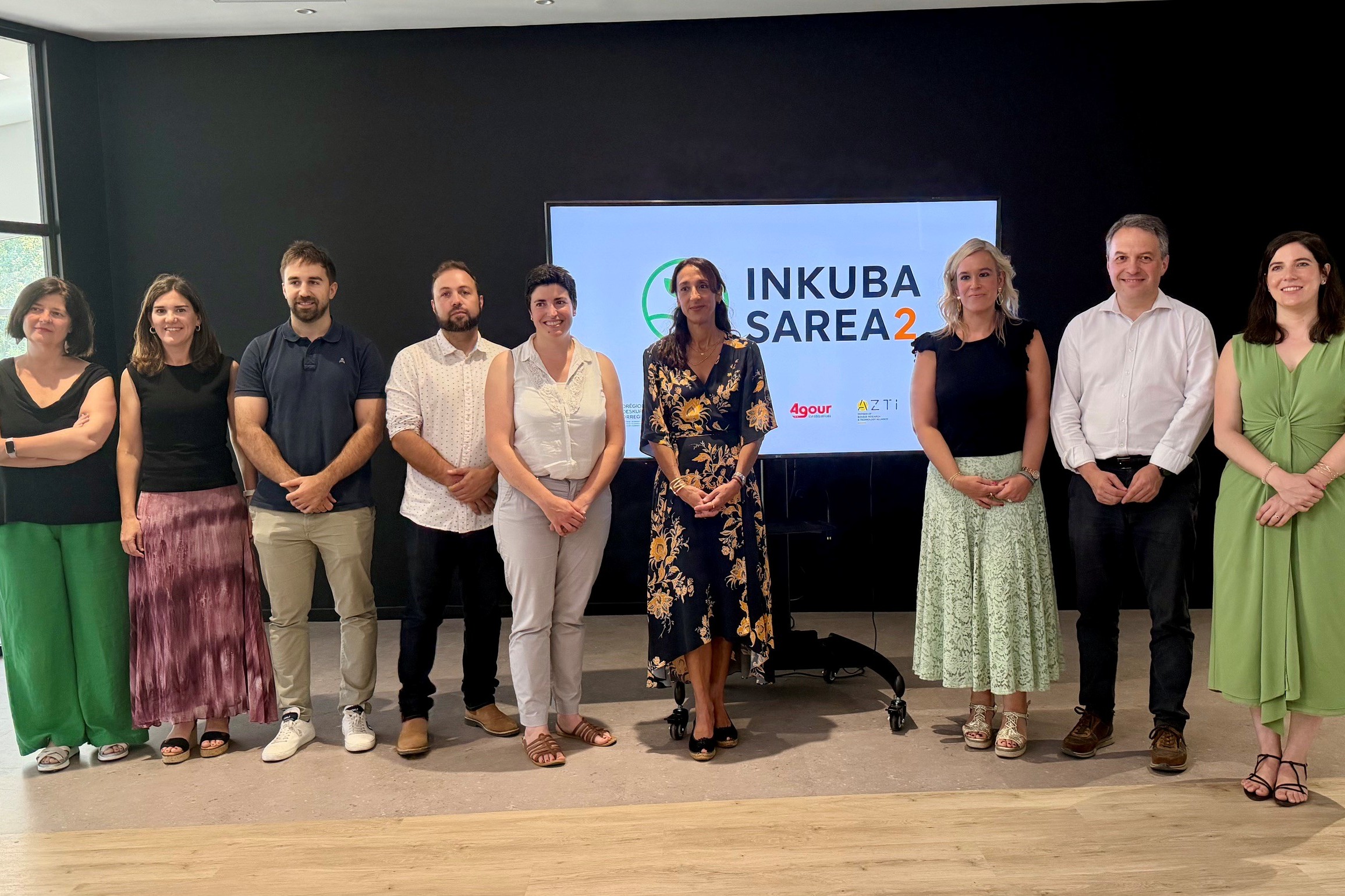 Representantes de los socios pertenecientes a los tres territorios que forman parte del proyecto, junto a la directora general, Garbiñe Basterra.