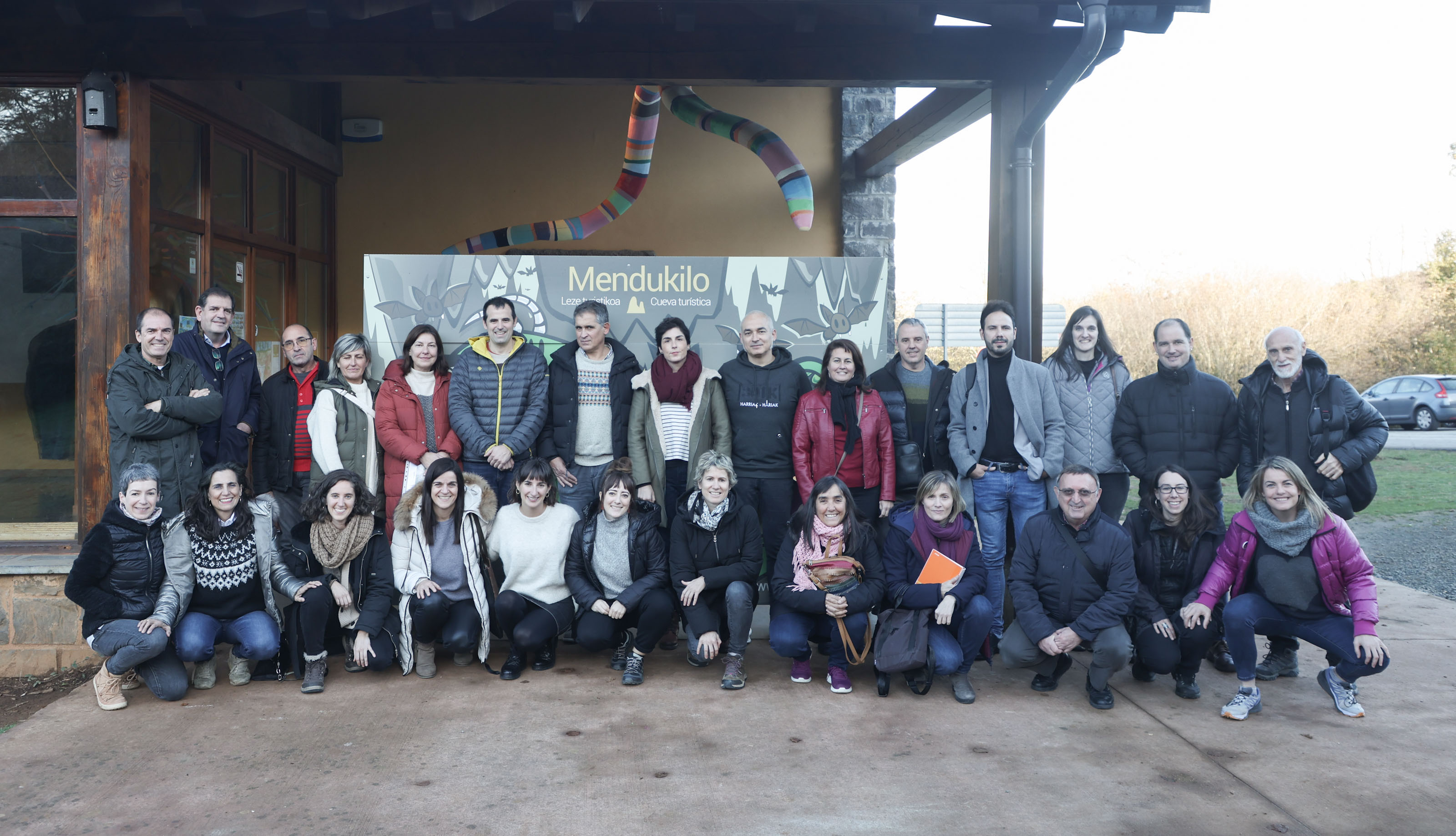 Fotografía de los asistentes a la asamblea de la Red Explora Navarra. 