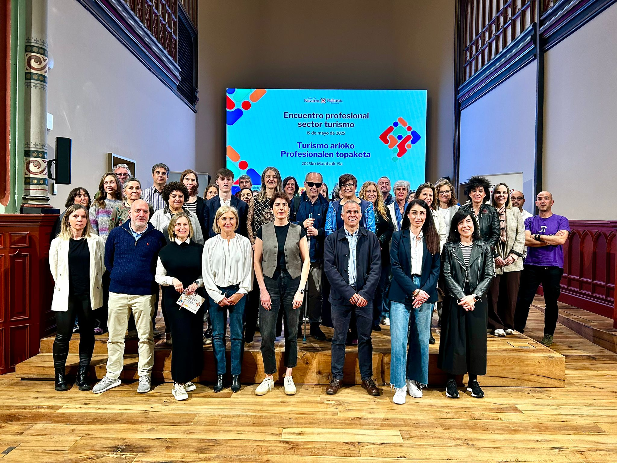 Fotografía de los participantes en la jornada profesional para promover buenas prácticas de sostenibilidad y accesibilidad en eventos turísticos. 