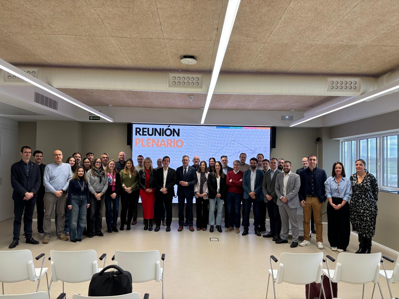Foto grupal en una reunión de plenario