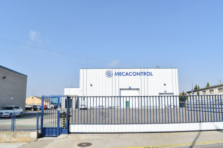 Fotografía de la fachada de la fábrica Mecacontrol