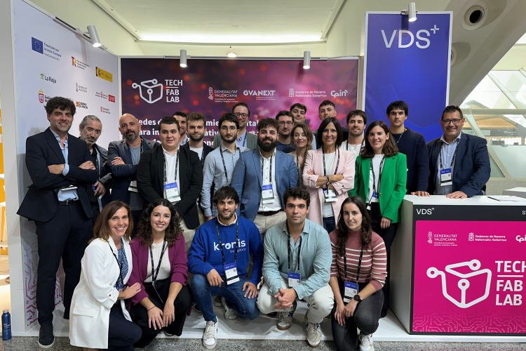 Fotografía del equipo de CEIN junto a las empresas participantes.