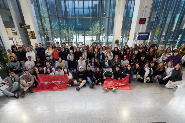 Foto de grupo de los estudiantes y docentes de Formación Profesional de Navarra que han participado en la semana de movilidad europea en Alemania.