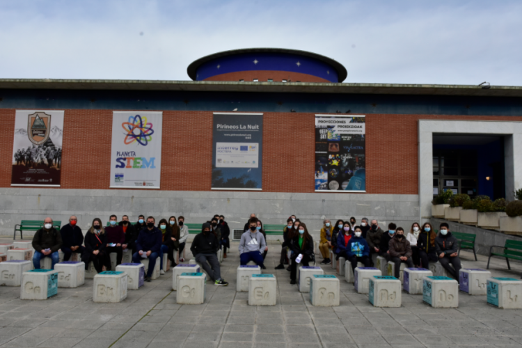 Fotografia de los Estudiantes y jóvenes investigadores e investigadoras que han participado en el encuentro