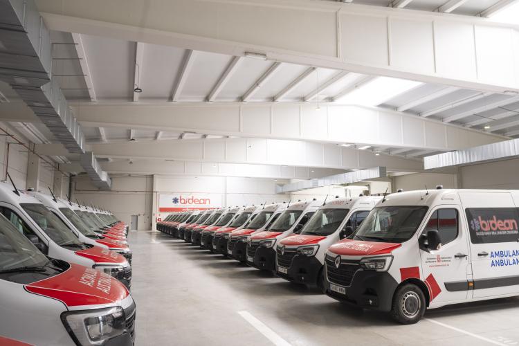 Garaje con ambulancias