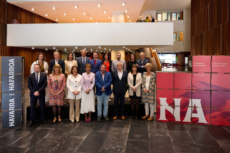 Fotografía de varios representantes durante la presentación de la marca