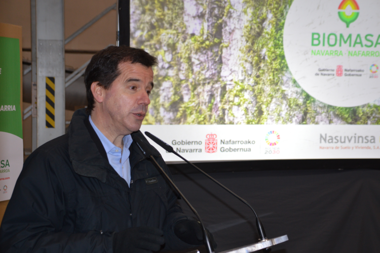 Fotografía del consejero Irujo, durante la presentación de la Oficina de Biomasa.