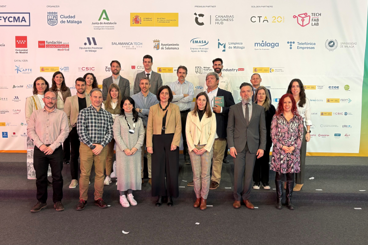 Fotografía de la delegación navarra participante en el foro Transfiere