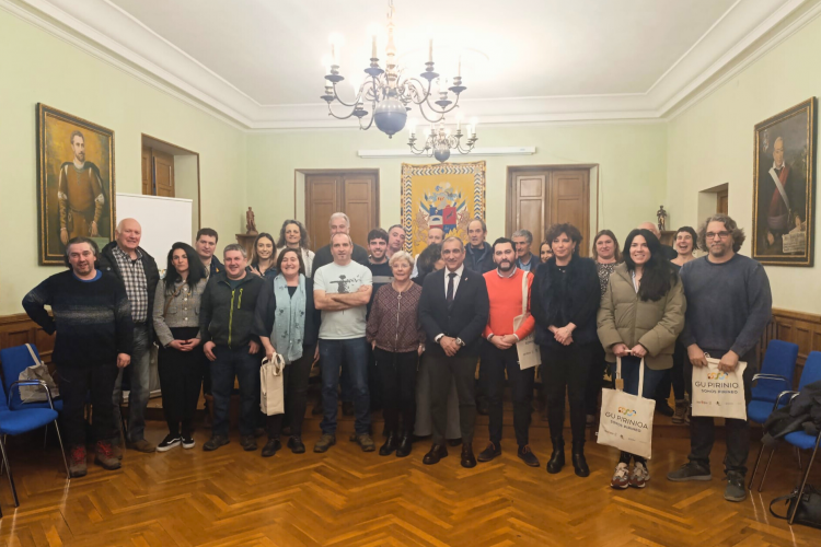 Fotografía de todos los asistentes al acto